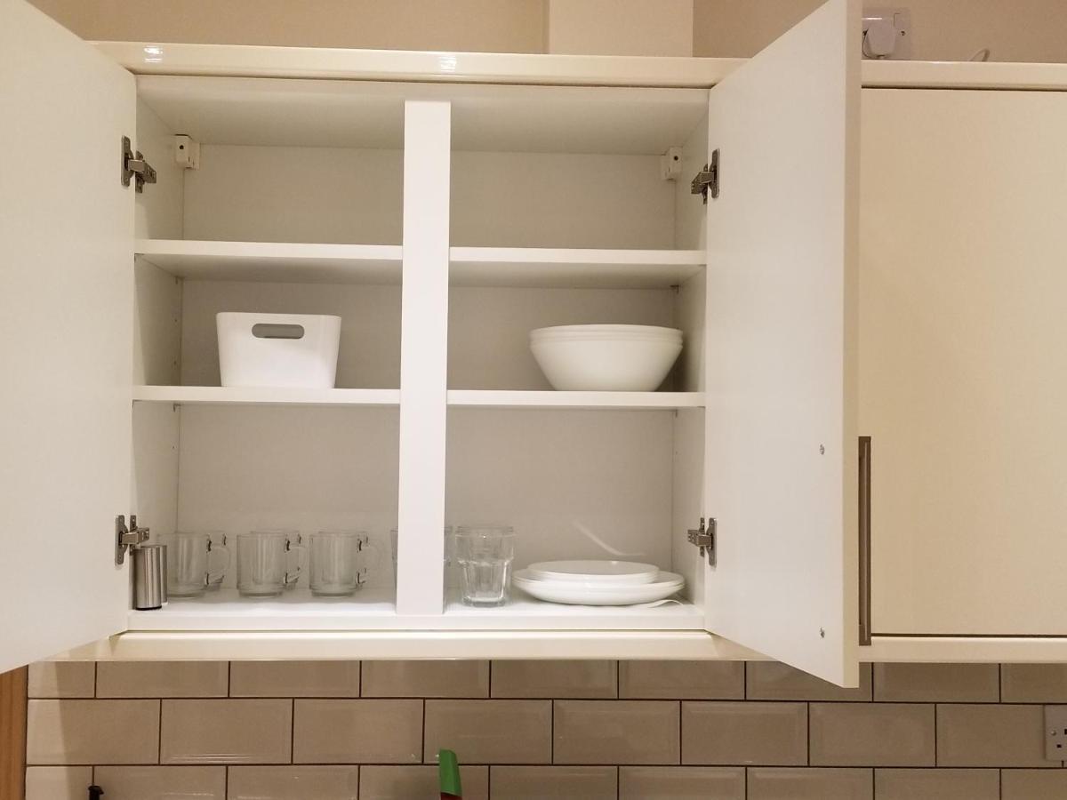 London Luxury Apartment 4 Bedroom Sleeps 12 People With 4 Bathrooms 1 Min Walk From Station Wanstead Kültér fotó