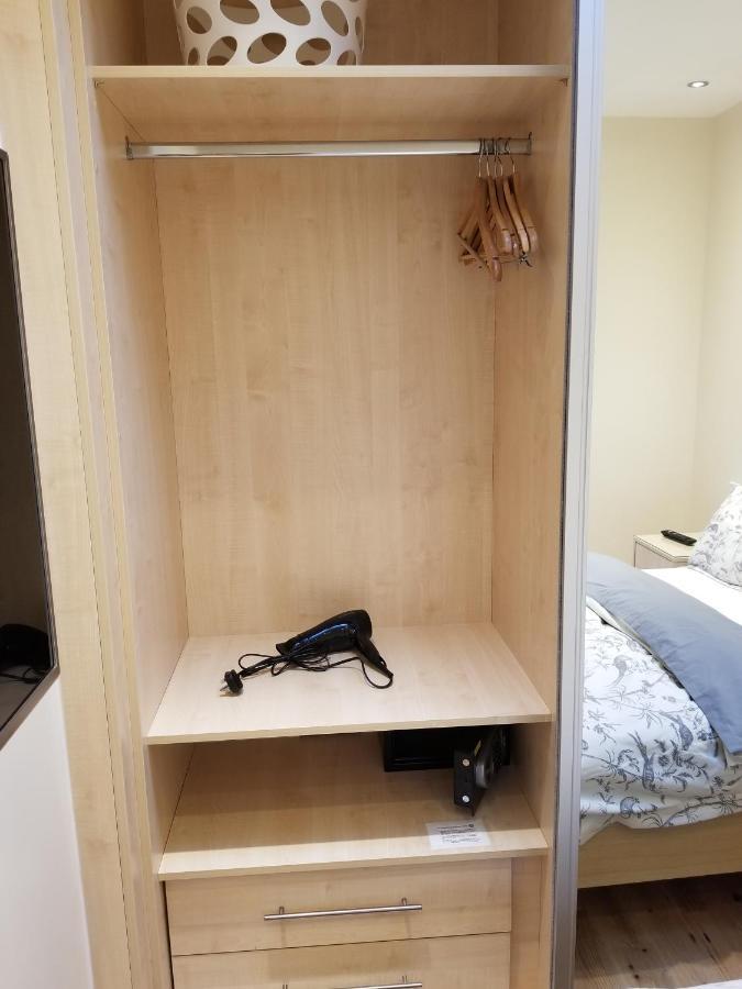 London Luxury Apartment 4 Bedroom Sleeps 12 People With 4 Bathrooms 1 Min Walk From Station Wanstead Kültér fotó