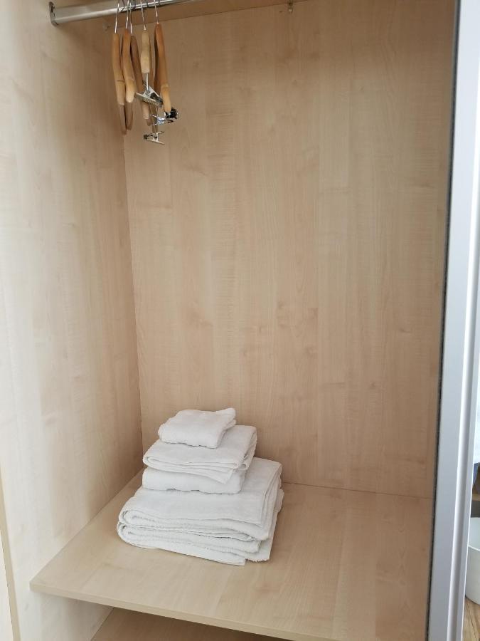 London Luxury Apartment 4 Bedroom Sleeps 12 People With 4 Bathrooms 1 Min Walk From Station Wanstead Kültér fotó