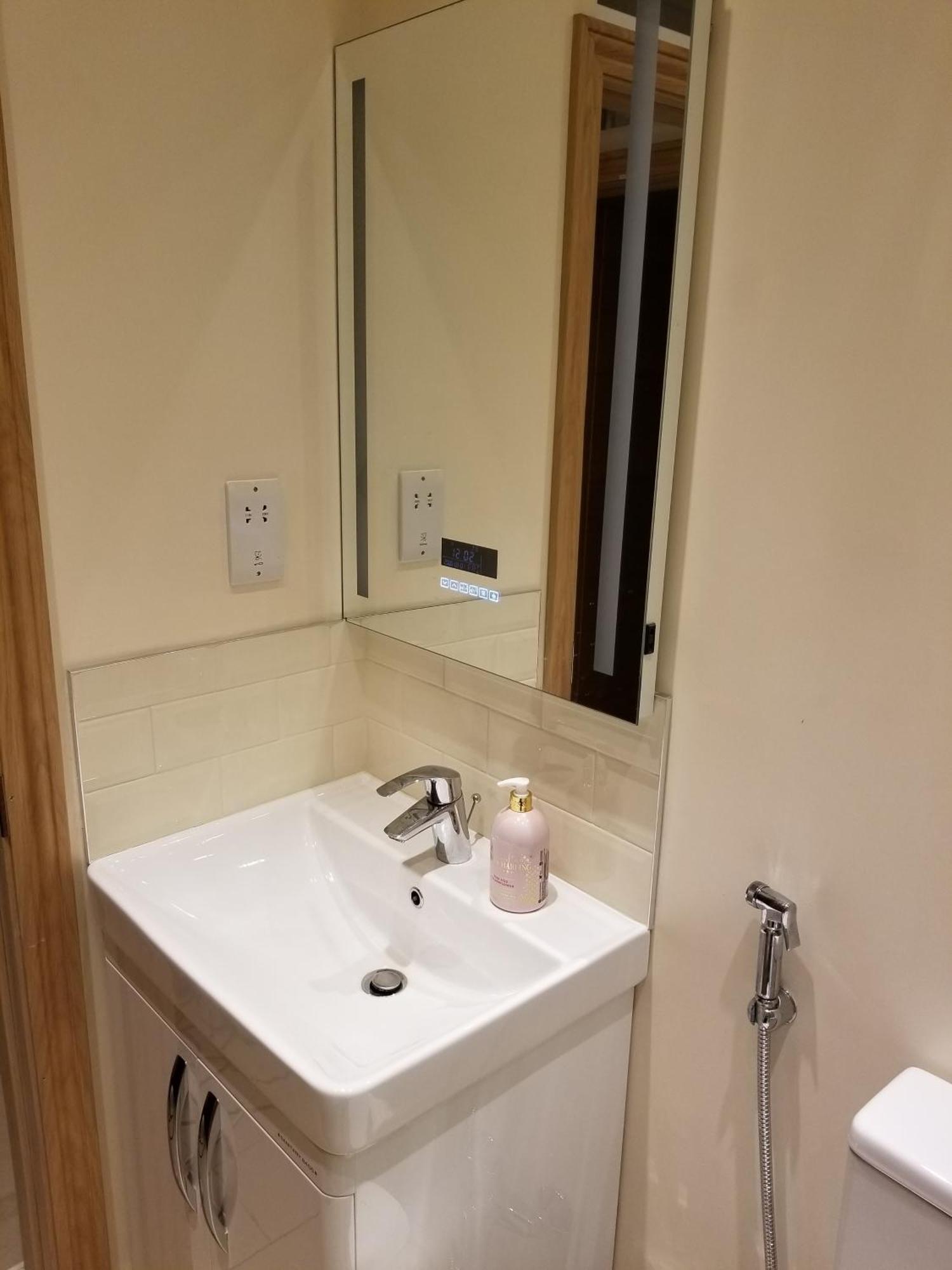 London Luxury Apartment 4 Bedroom Sleeps 12 People With 4 Bathrooms 1 Min Walk From Station Wanstead Kültér fotó