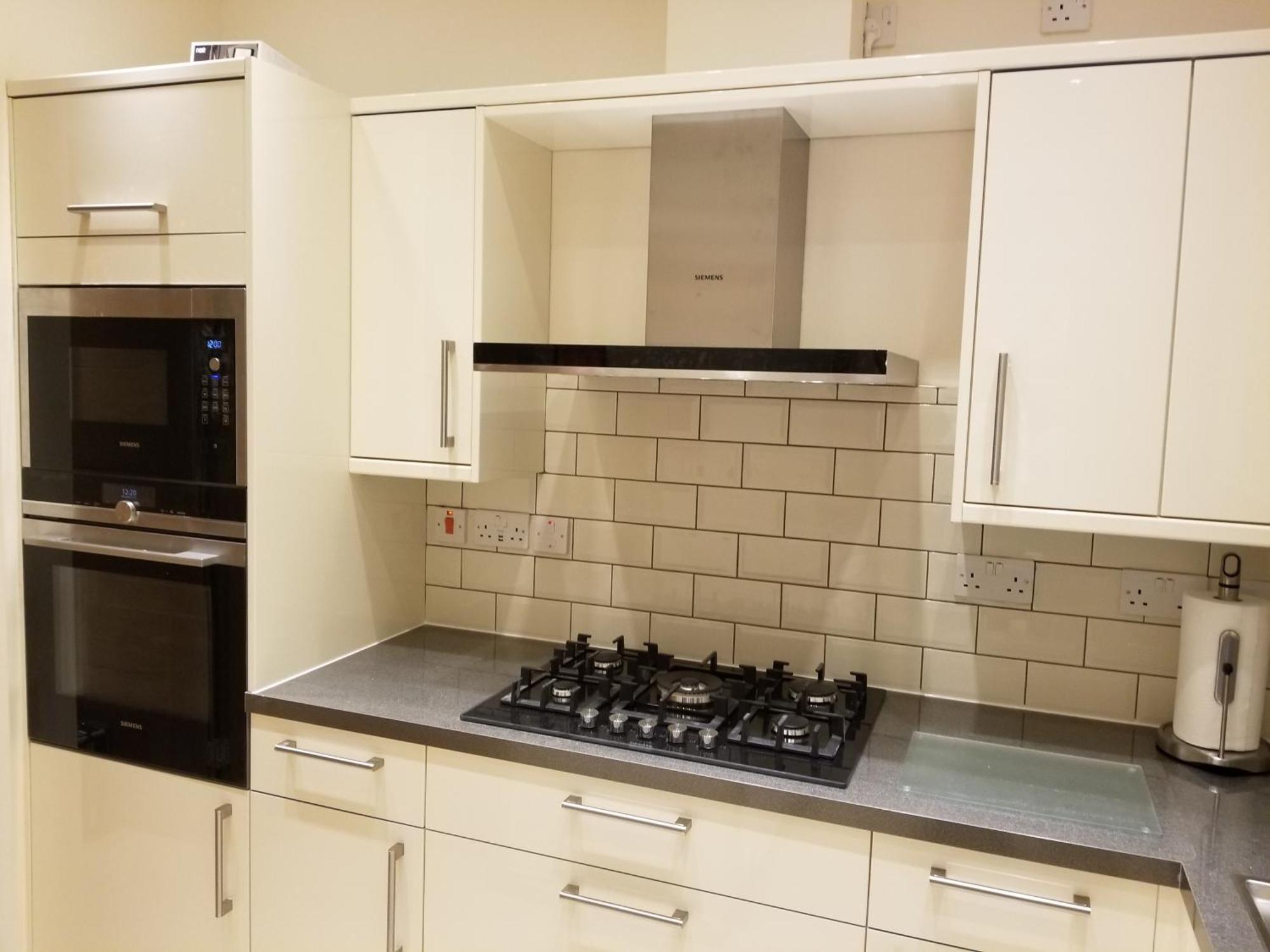 London Luxury Apartment 4 Bedroom Sleeps 12 People With 4 Bathrooms 1 Min Walk From Station Wanstead Kültér fotó