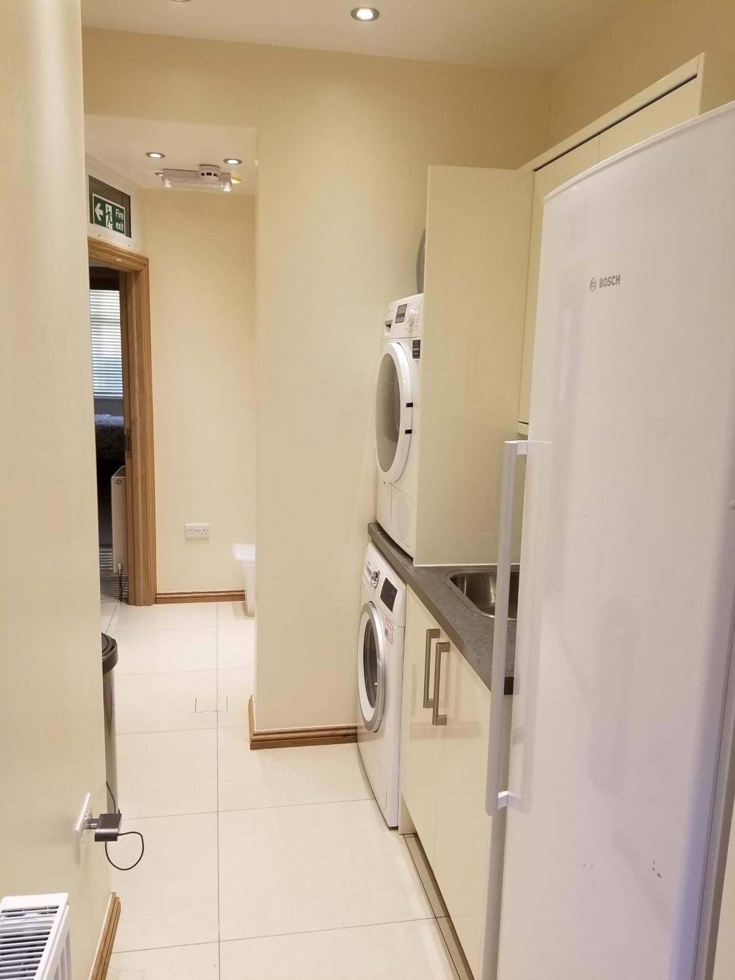 London Luxury Apartment 4 Bedroom Sleeps 12 People With 4 Bathrooms 1 Min Walk From Station Wanstead Kültér fotó
