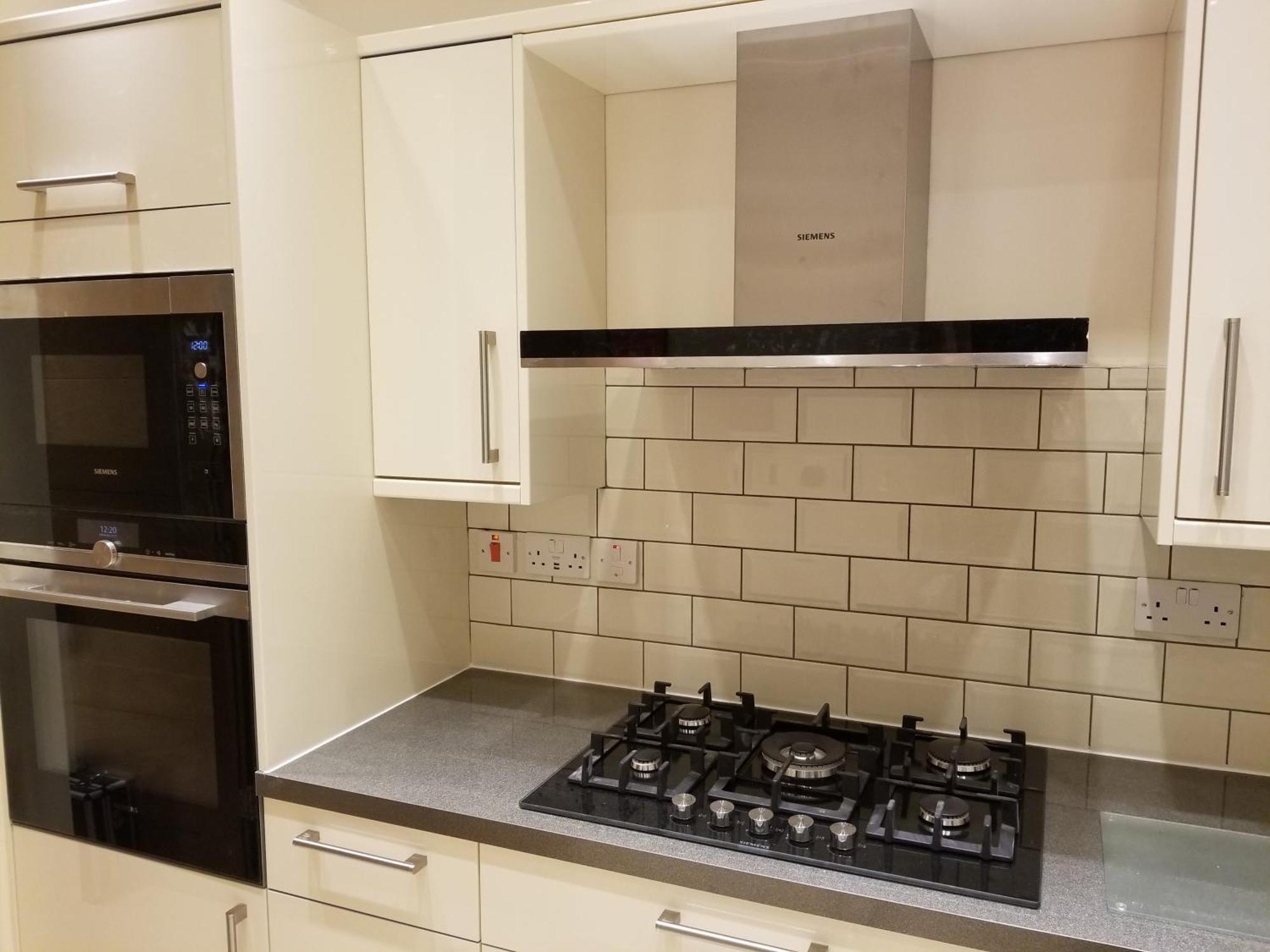 London Luxury Apartment 4 Bedroom Sleeps 12 People With 4 Bathrooms 1 Min Walk From Station Wanstead Kültér fotó